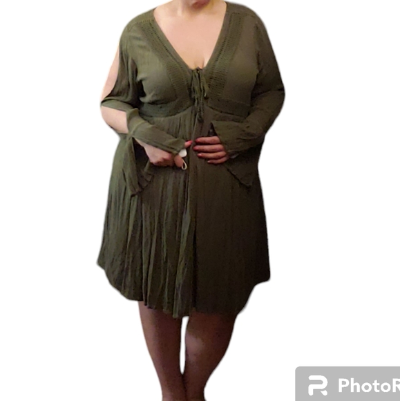 Torrid Olive Green Gauzy Crinkle Slit Sleeve Boho Dress Size 2X - Picture 2 of 6